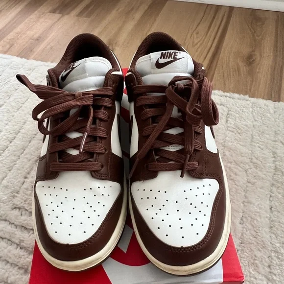 Nike women’s Dunk sneakers - Picture 3 of 7